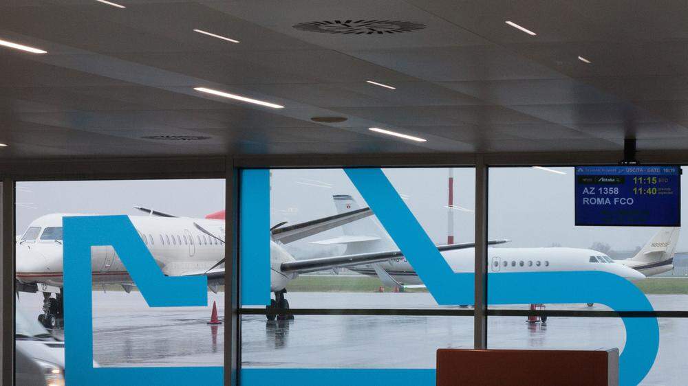 Hell, freundlch und modern präsentiert sich die neue Abflughalle am Flughafen Triest
