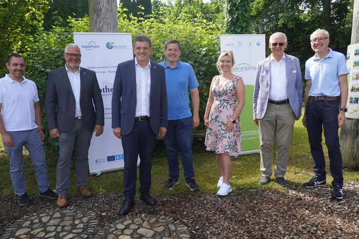 Im Bild von links: Robert Pendl -Technischer Betriebsleiter Stadtwerke Fürstenfeld, Vizebürgermeister Roland Gogg, Bürgermeister Franz Jost, Gemeinderat Jochen Freißmuth – Obmann im Ausschuss für Umwelt, Energie und Lebensraum, Gemeinderätinin Kerstin Fladerer, Gemeinderat Walter Eder-Halbedl, MBA, KEM-Manager Gemeinderat Mag. Jochen Friessnig