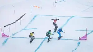 Cameron Bolton (in grün) bei einem Rennen