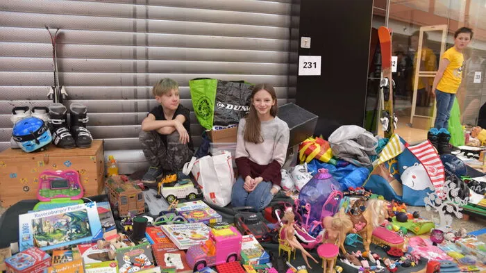 Mit dem üblichen Andrang Kauf- und Schaulustiger startete der 11. Mini-Max Spielzeugflohmarkt Sonntag am Nachmittag in den Klagenfurter City Arkaden.