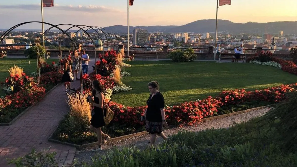 Abendstimmung im Herbersteingarten am Schloßberg