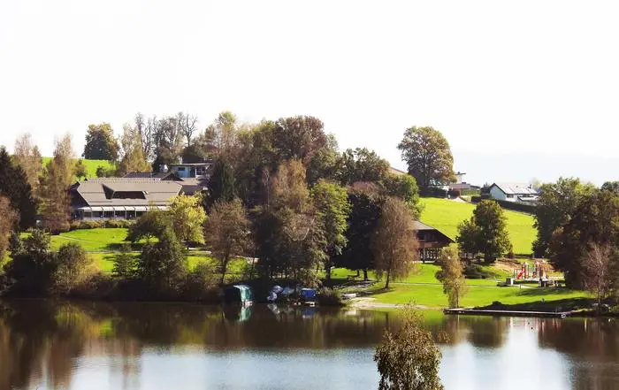 Sonnenresort Maltschacher See

Bildquelle Schusser


______________________________

[cid:image001.jpg@01D9F60B.15AEF140]

Mag. Michaela Auer
Redakteurin Regionalredaktion St. Veit & Feldkirchen
michaela.auer@kleinezeitung.at
Tel.  +43 4212 30883 25
Fax. +43 4212 30883 40
M.    +43 664 39 45 470
www.kleinezeitung.at<http://www.kleinezeitung.at>
Kleine Zeitung GmbH & Co KG
9300 St.Veit/Glan, Unterer Platz 16
Impressum & Information<http://www.kleinezeitung.at/service/unternehmen/impressum/index.do>

[cid:image002.png@01D9F60B.15AEF140] Unsere Facebook Seite für Steiermark und Kärnten!<http://www.facebook.com/kleinezeitung>
[cid:image003.png@01D9F60B.15AEF140] Unsere Twitter Seite für Steiermark und Kärnten!<http://www.twitter.com/kleinezeitung>
[cid:image004.png@01D9F60B.15AEF140] Unsere TikTok Seite für Steiermark und Kärnten!<https://www.tiktok.com/@kleinezeitung/>

Diese Nachricht kann vertrauliche Informationen enthalten und ist nur für die namentlich bezeichneten Empfänger bestimmt.
Falls Sie nicht namentlich als Empfänger dieser Mitteilung angeführt sind, ersuchen wir Sie dringend, diese Mitteilung nicht weiterzuverbreiten oder zu kopieren!
Bitte informieren Sie uns umgehend per E-Mail, falls Sie diese Mitteilung fälschlicherweise erhalten haben und löschen Sie dieses E-Mail jedenfalls endgültig aus Ihrem System.
This message may contain confidential information and is intended only for the individual named. If you are not the named addressee you should not disseminate, distribute or copy
this e-mail. Please notify the sender immediately by e-mail if you have received this e-mail-message by mistake and delete this e-mail-message from your system.