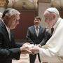 Zumindest die Begrüßung zwischen Viktor Orban und dem Papst verlief herzlich