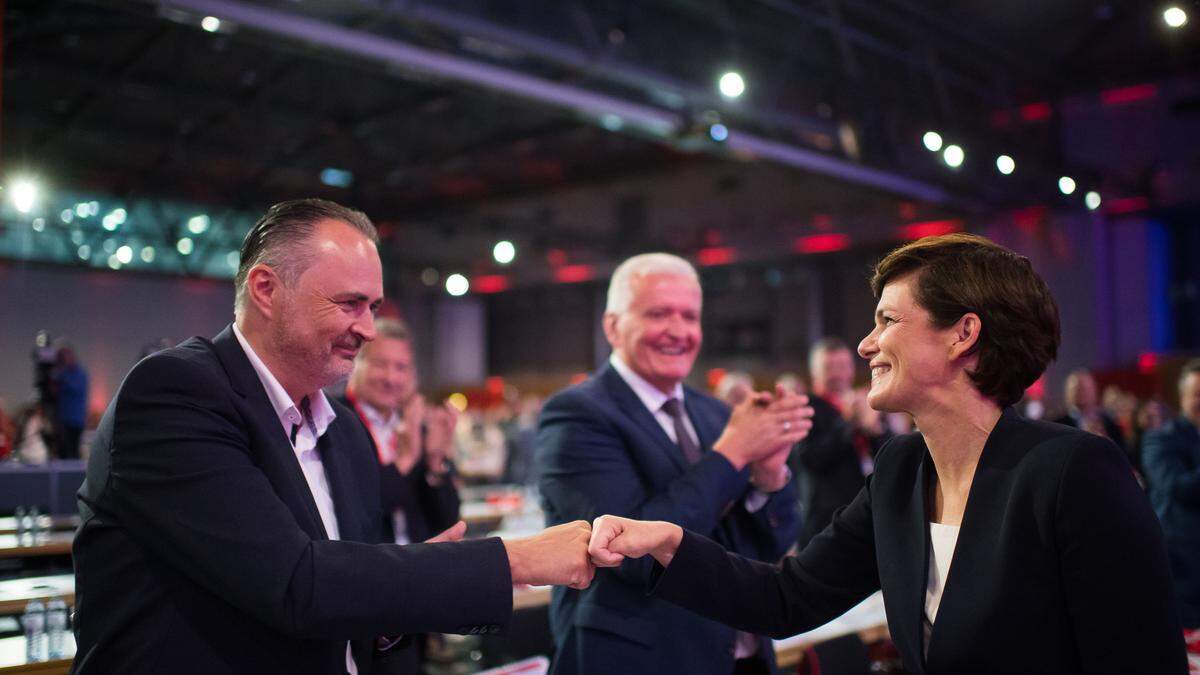 Ein Foto aus vergangenen Zeiten: Pamela Rendi-Wanger und Hans Peter Doskozil beim SPÖ-Bundesparteitag 2021