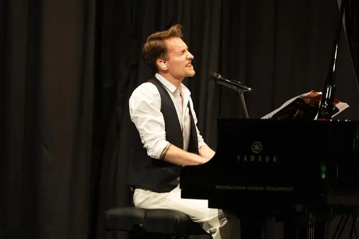 Simon Stadler verzauberte das Publikum am Klavier