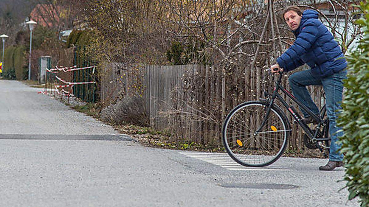 Gefährlicher Autoverkehr, zu wenig Spielmöglichkeiten: Siedlungsbewohner rund um Gerald Schmidt (Bild) fordern Verbesserung für ihre Kinder. 