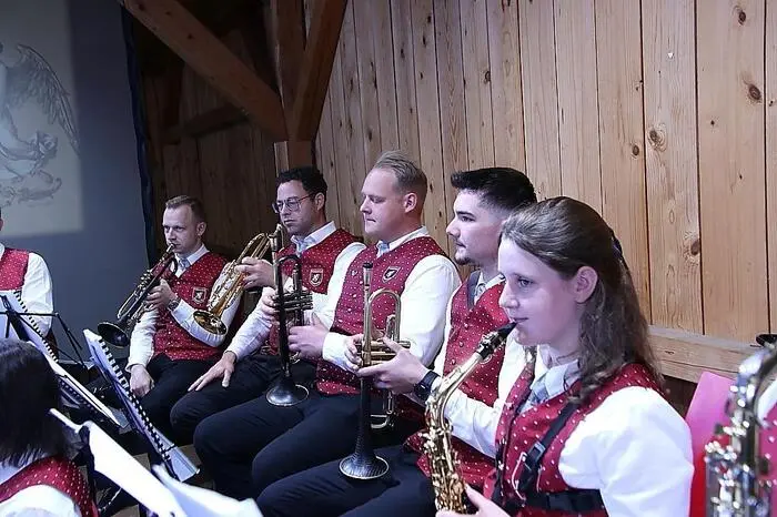 Folgende Musikerinnen und Musiker wurden im Rahmen des Konzerts für besondere Verdienste und langjähriges Musiker-Wirken ausgezeichnet: Julia Rössl, Andreas Hammer, Karl Söls, Thomas Ruprechter, Frieda Langmann. Das Leistungsabzeichen in Bronze erhielt Anna Potzinger.