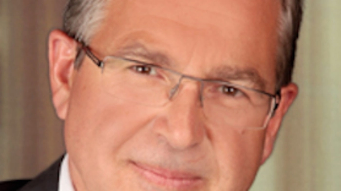 Gottfried Lautner, GF des Sozialmedizinischen Pflegedienstes: Der „Sozialmedizinische Pflegedienst – Hauskrankenpflege Steiermark“ hat es sich zur vordringlichen Aufgabe gemacht, Menschen in ihrer eigenen Wohnumgebung möglichst qualitätvoll zu pflegen. Dies ist weiterhin nicht nur eine vergleichsweise kostengünstige Form der Pflege/Betreuung, sondern entspricht vor allem auch dem Wunsch der meisten Menschen. Im Sinne einer umfassenden Pflegequalität ist auch die Einbindung der mittlerweile schon weit verbreiteten (24 Stunden-)Personenbetreuung in das bestehende Versorgungs- und Qualitätssicherungsnetz der offiziellen mobilen Dienste unbedingt erforderlich. Im Idealfall werden von letzteren alle benötigten Leistungen ,aus einer Hand‘ organisiert. Die MitarbeiterInnen des SMP stehen Betreuten und Angehörigen in allen Fragen jedenfalls gerne mit Rat und Tat zur Seite.“