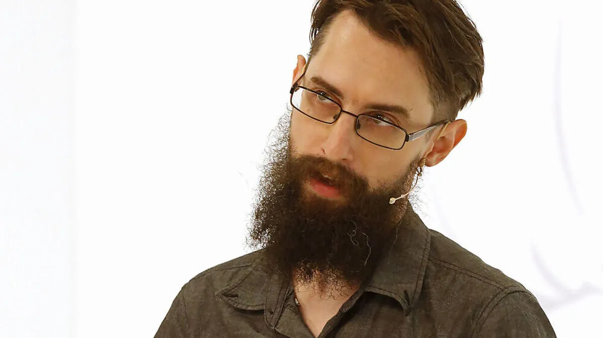 „Flüstern in stehenden Zügen“: Uraufführung von Clemens J. Setz am 19. Mai im Schauspielhaus 