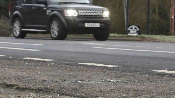 Prinz Philip hat einen Autounfall in England unverletzt überstanden. Der 97-jährige Ehemann von Königin Elizabeth II. (92) sei am Donnerstagnachmittag selbst am Steuer gesessen, teilte der Buckingham-Palast in London mit.