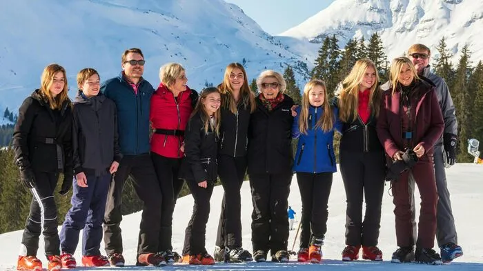 Prinzessin Alexia, Prinz Claus-Casimir, Prinz Constantijn, Prinzessin Laurentien, Prinzessin Leonore , Prinzessin Eloise, Prinzessin Beatrix, Prinzessin Ariane, Prinzessin Catharina-Amalia, Königin Maxima und König Willem-Alexander verbrachten auch 2019 ihren traditionellen Winterurlaub in Lech am Arlberg.