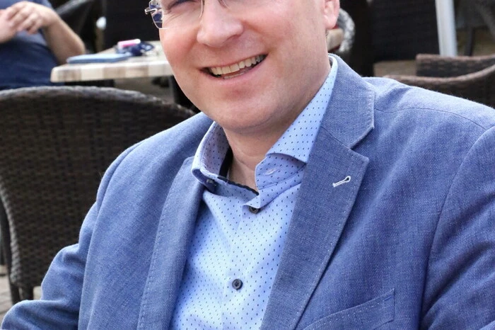 Zu den Songs von den Beatles über Cat Stevens, Reinhard Mey bis hin zum Austropop fest mitswingen sah man unter anderen Bürgermeister Martin Kulmer (Foto) mit seinen Stellvertretern Silvia Radaelli und Rudi Egger, „Ontörner“ Otto Kuhs, Mediziner Hans Zamernik sowie den St. Veiter Faschingsherzog Philipp Subosits.       