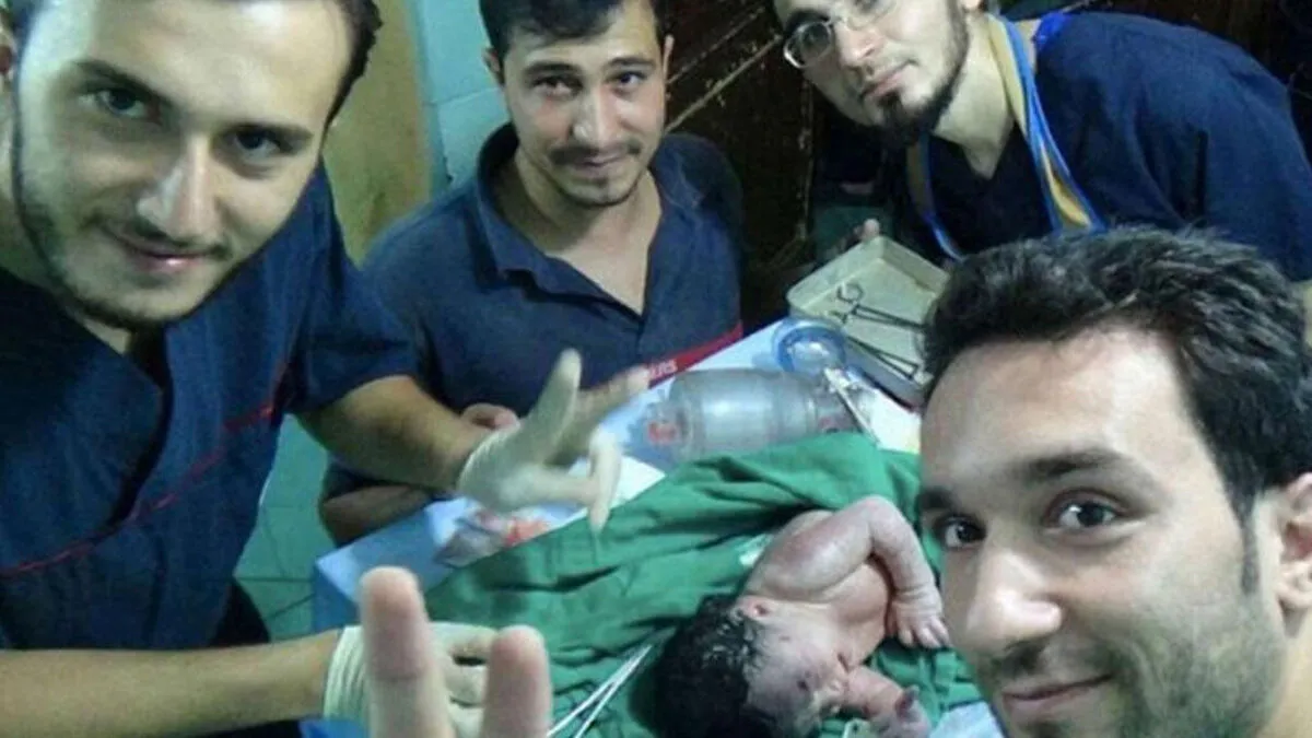 Die Ärzte posteten stolz bei Facebook Fotos von der Rettung des Mädchens 