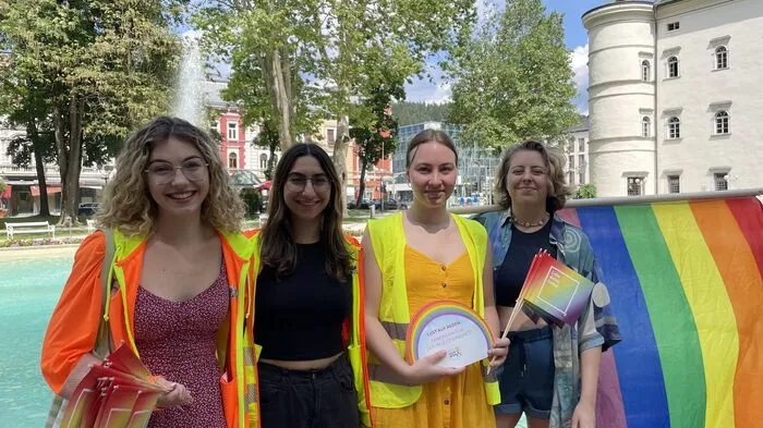 Die Initiatorinnen der Regenbogenparade: Lisa Worsche, Amirah Pranzl, Anna Lücking und Gerrit Stoxreiter