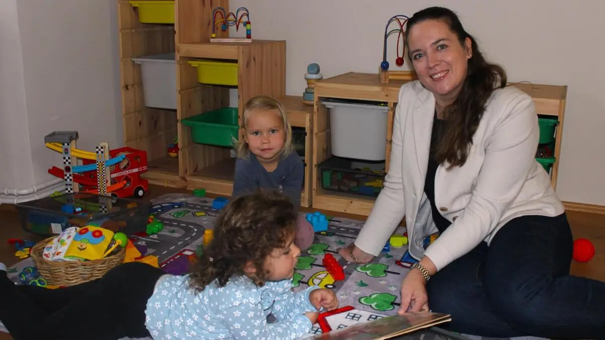 Leiterin Nina Flaschberger mit Marlene und Flora