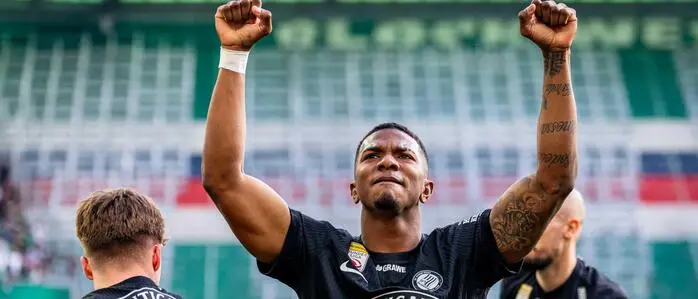 Jeyland Mitchell bleibt bei Sturm