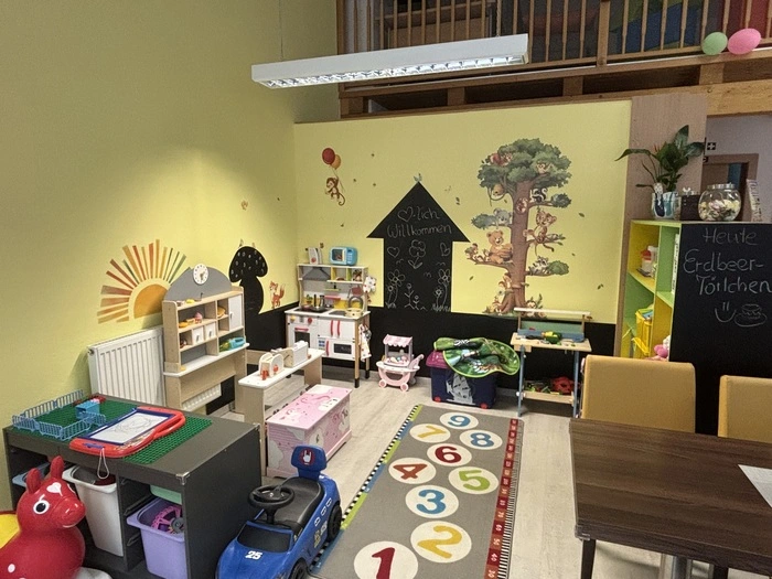 Während die Eltern daneben ein Kaffee trinken, könnten ihre Kinder daneben spielen
