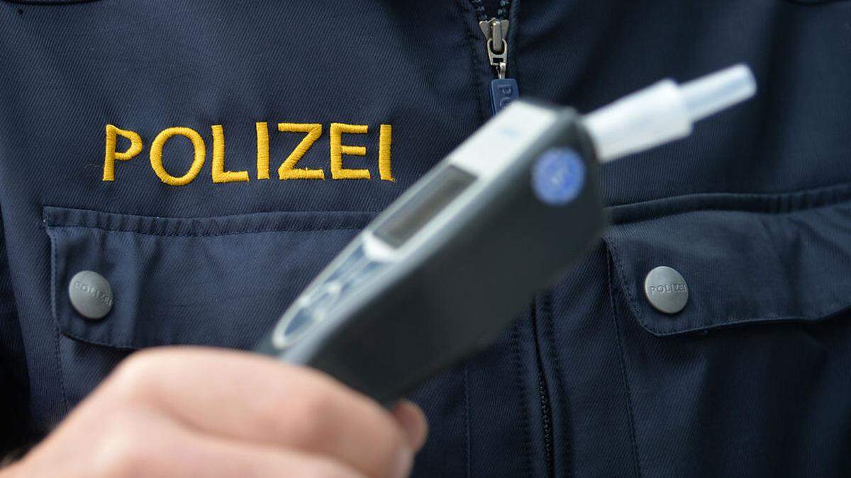 THEMENBILD: POLIZEI / VERKEHR / ALKOHOLKONTROLLE