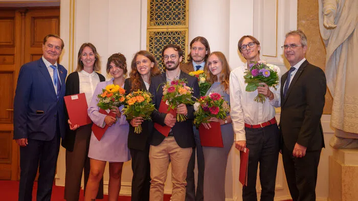 Sieben Studierende der Universität Graz, durften das Rudi-Roth-Stipendium entgegennehmen. 