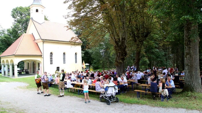 Zum Portiunkula-Fest lud am Sonntag der Bezirkschor St. Veit nach Maria Wolschart.