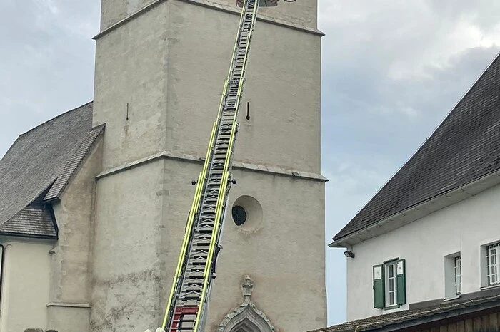 Die Rettung des am Bein schwer verletzten Mannes gestaltete sich schwierig.