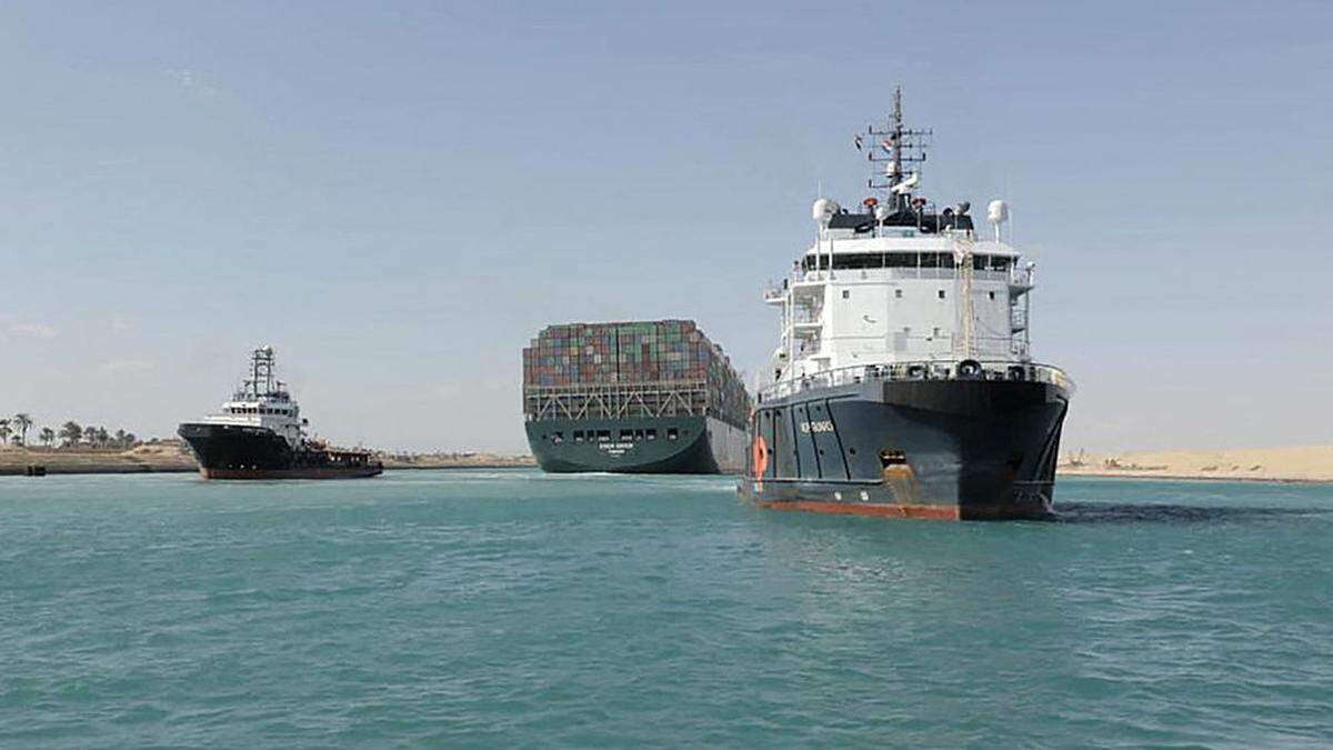 Das im Suezkanal auf Grund gelaufene Riesen-Containerschiff &quot;Ever Given&quot; ist wieder frei
