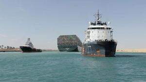 Das im Suezkanal auf Grund gelaufene Riesen-Containerschiff &quot;Ever Given&quot; ist wieder frei