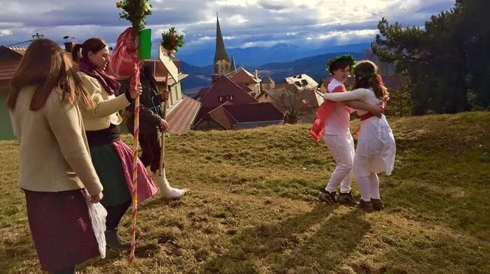 Die Landjugend präsentiert ein beeindruckendes Brauchtumsschauspiel über dem Glantal