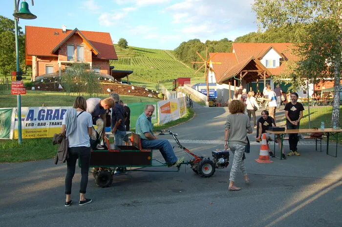 Darf bei keinem Weinberg-rockt fehlen: Franz Schlauer mit seinem legendären Gast-Taxi.