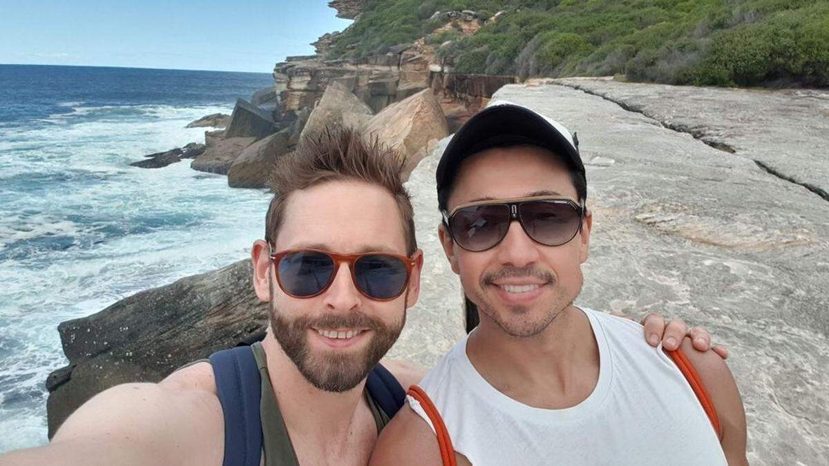 Der gebürtige Birkfelder Karl Friesenbichler – hier mit Partner Arturo – lebt schon seit vielen Jahren im Ausland. Derzeit ist er in Australien