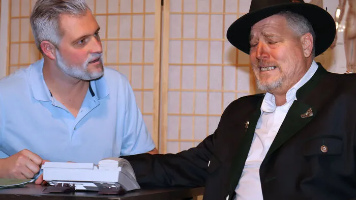 Unter der Gesamtleitung von Hannes Knapp bewiesen Robert Marcher, Manuela Loi, Nathalie Lechner, Sigrid Pagger, Hermelinde Sauer, Judith Haas und Marcel Marcher ihr großes schauspielerische Können und begeisterten drei Stunden lang die Besucher im restlos ausverkauften Saal.    