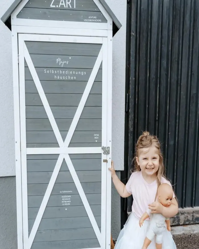 Das Selbstbedienungshäuschen in der Weidengasse 20 in Lienz wird weiter mit Unikaten bestückt