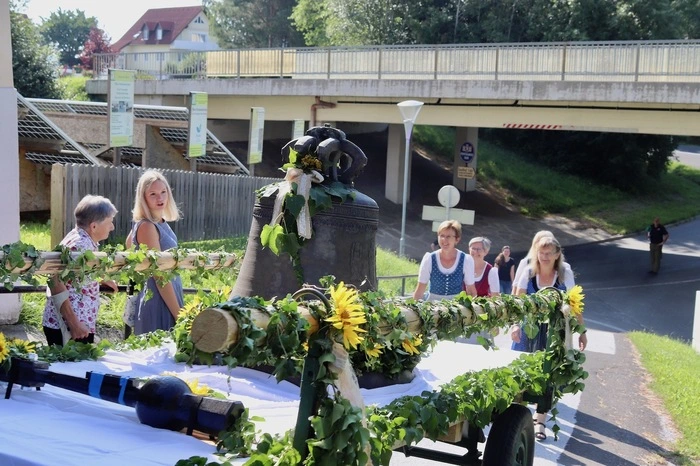 Die Reparatur der Glocke dauerte mehrere Wochen.