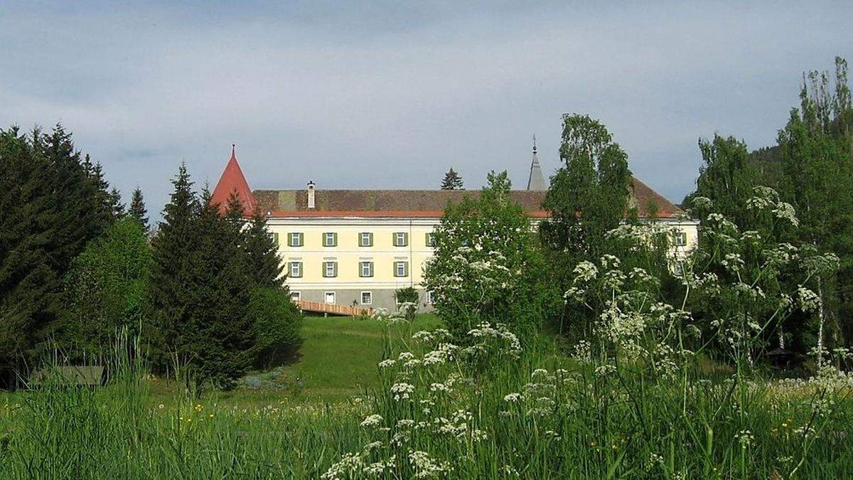 Heute finden wir ein gut erhaltenes und die Landschaft dominierendes Schloss vor, dessen Eigentümer das Zisterzienserstift Heiligenkreuz in Niederösterreich ist