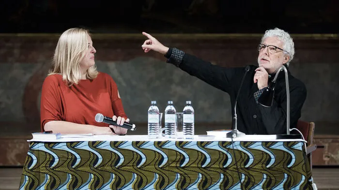 André Heller und Claudia Unger, Leiterin des AAI Graz