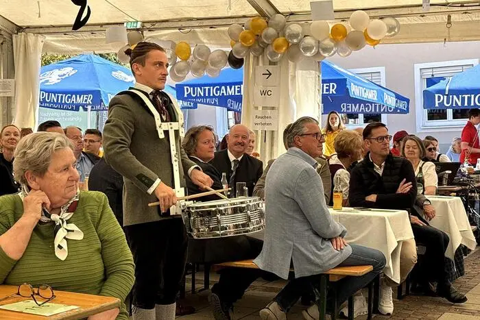 In diesem Rahmen wurde auch die neue Tracht präsentiert