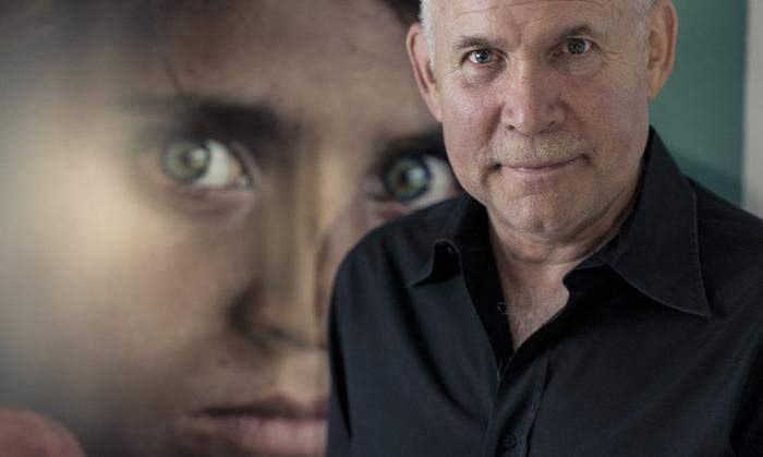Schrieb mit dem „Afghan Girl“ Foto- Geschichte: Steve McCurry 