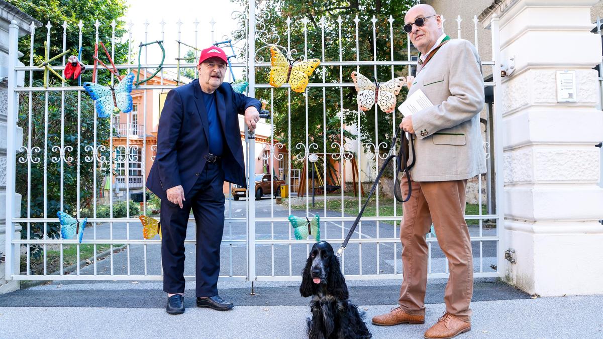 Spaziergang mit Lilly in der Körblergasse: Christian Weniger und Karl A. Kubinzky