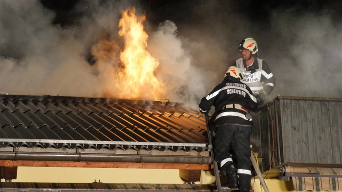 Brandalarm gab es für die Feuerwehren Scheifling, Niederwölz, Oberwölz, Teufenbach kurz nach Mitternacht als im Gasthaus Leitner in Lind bei Scheifling ein Brand bemerkt wurde.  