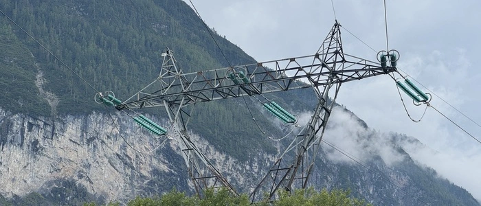 Strommast einer 220-kV-Leitung