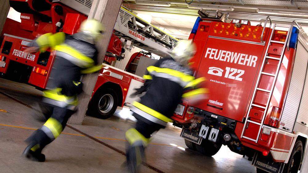 Die Feuerwehr betrat unter Atemschutz die Kellerräumlichkeiten