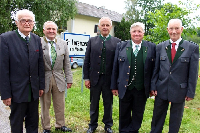 Danach stand der guten Laune aber nichts mehr im Wege. Bürgermeister Hermann Pferschy konnte zahlreiche Festgäste wie VP-Klubchef Reinhold Lopatka, BH-Stellvertreterin Beatrix Pfeifer sowie die Bürgermeister Stefan Hold aus Waldbach-Mönichwald und Waltraud Schwammer aus Dechantskirchen begrüßen.