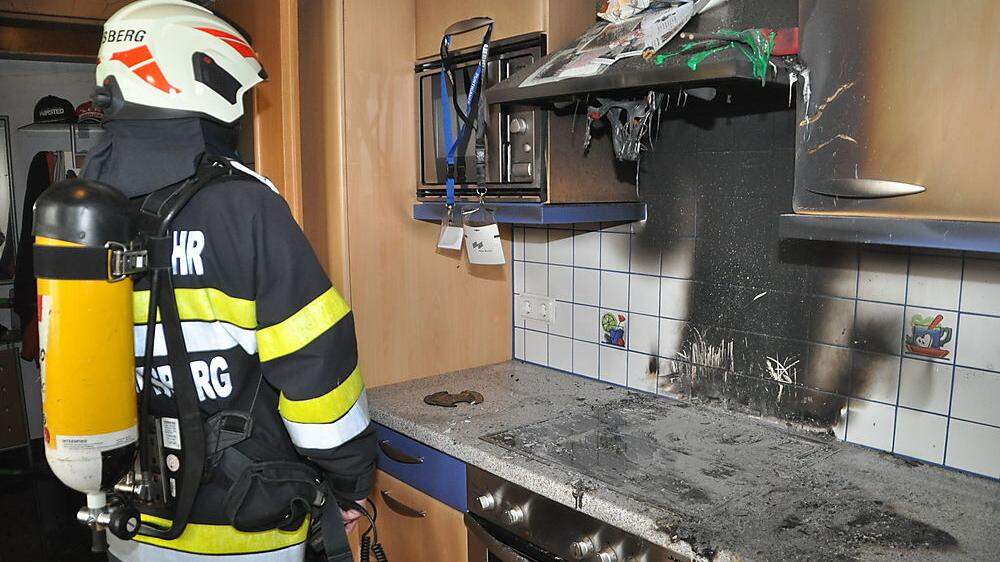 Am Samstag wurde die Feuerwehr zu einem Küchenbrand in Voitsberg gerufen