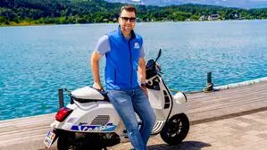 Mario Wallner ist Obmann des Vespa-Clubs in Pörtschach