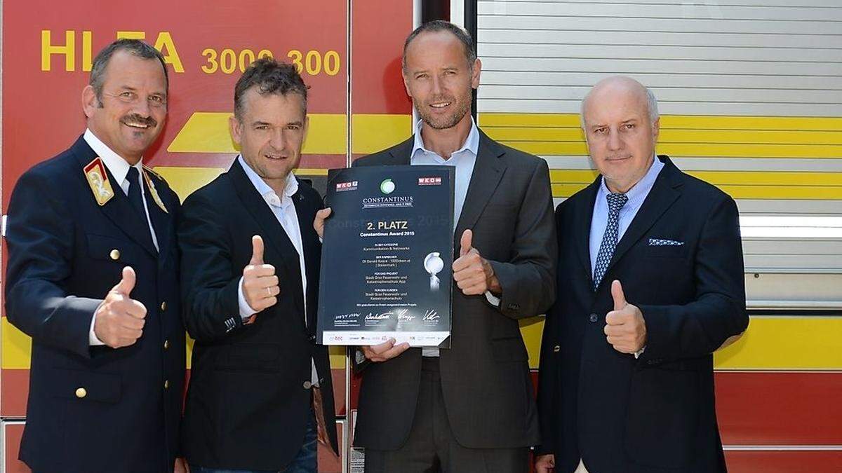 Freuten sich über die Auszeichnung: Branddirektor Karl Graßberger, Gerald Kasca (Agentur 1000ideen.at), Klaus Baumgartner (Abteilung Katastrophenschutz und Feuerwehr), Helmut Nestler (Projektleiter)