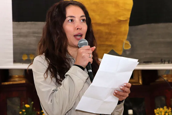 Karina Humen aus Odessa sang die Ukrainische Hymne.