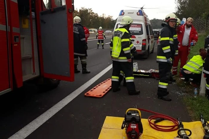 Des weiteren stellte man den Brandschutz sicher, half bei der Pkw-Bergung und der Reinigung der Fahrbahn.