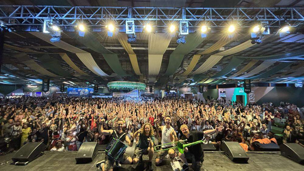 &quot;Die Draufgänger&quot; begeisterten 15.000 begeisterten brasilianische Fans mit ihrer Partymusik