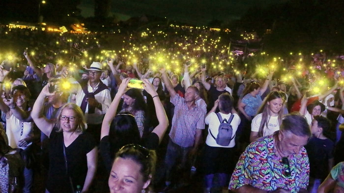 Rund 3000 Besucher verwandelten die Palzwiese am Klöchberg in ein Lichtermeer.