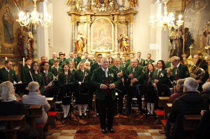 Applaus für Kapellmeister Rudi Kohl und Musiker des Musikvereines Therme Loipersdorf